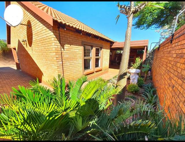 2 BEDROOM TOWNHOUSE FOR SALE IN MONTANA TUINE